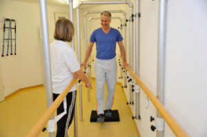Geh- und Lauftraining im Rahmen der Rehabilitation nach einer Knie OP